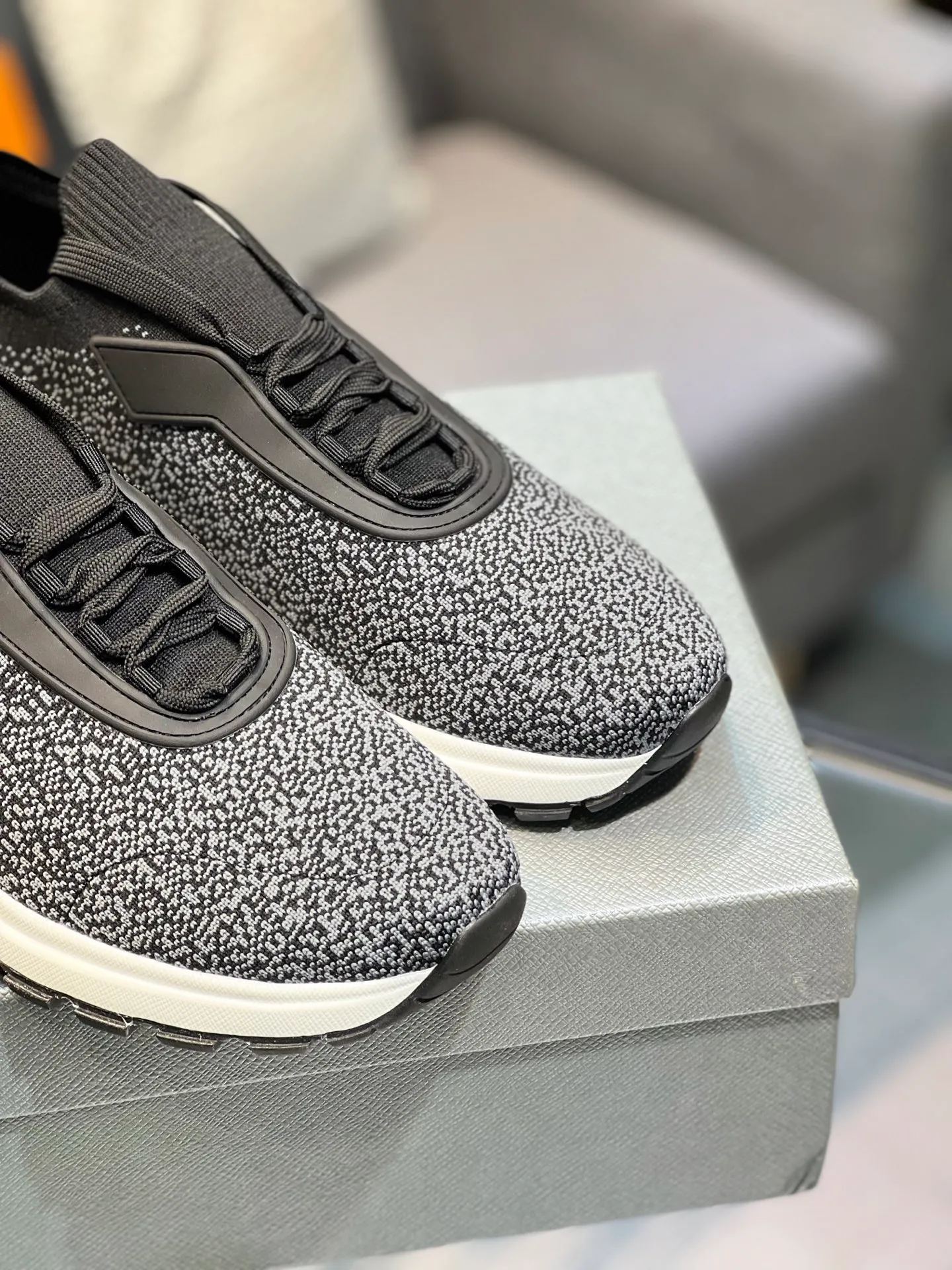 Men's shoes 💰500 PRADA "Prada" casual shoes Regular size: 38-44 (45 can be customized) Product material: Selected cowhide with fly weave material, genuine leather lining, original outsole